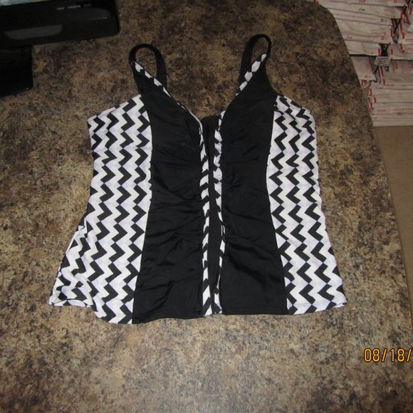 Women's NWOT Un-branded Tankini & Skirt XXL - Picture 3 of 12